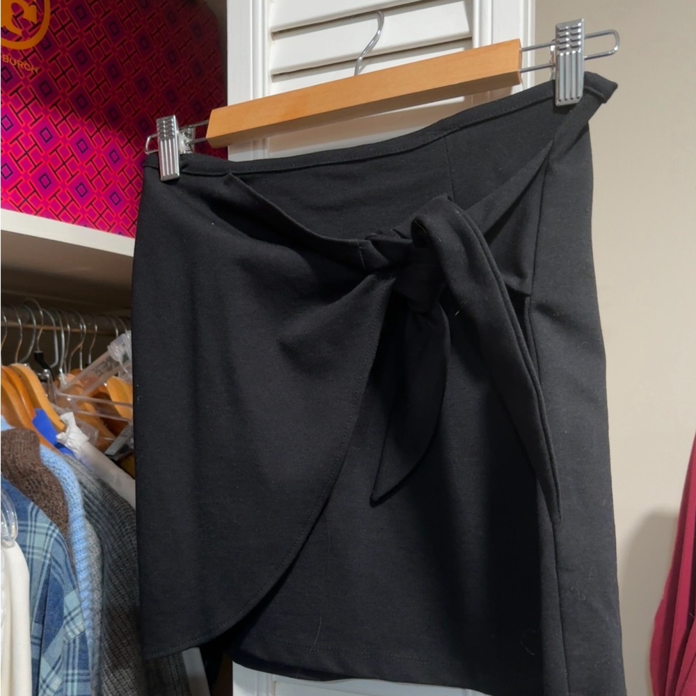 Gianni Bini Tie Front Black Miniskirt size Small